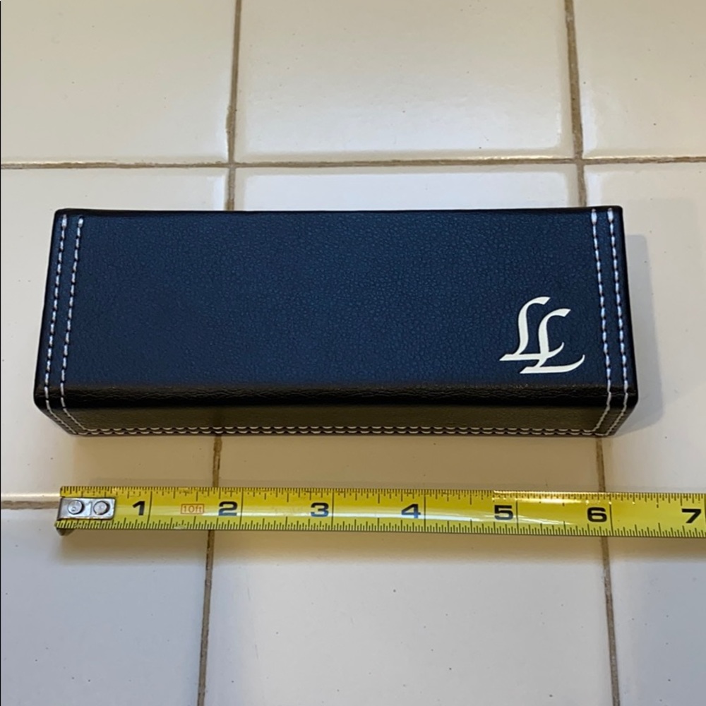 Lisa Loeb glasses case in good condition